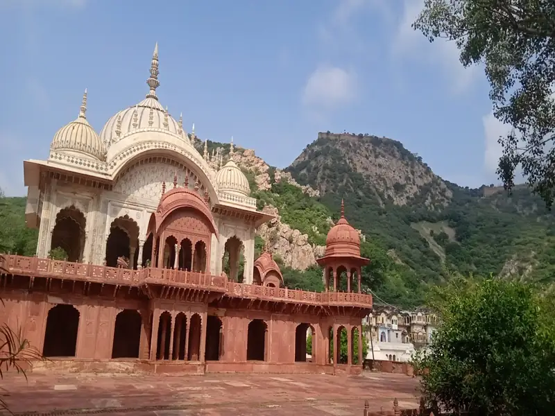 Chittorgarh Fort to Alwar Cab